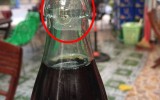 Phát hiện chai Coca-cola có 'dị vật' giống như thuốc